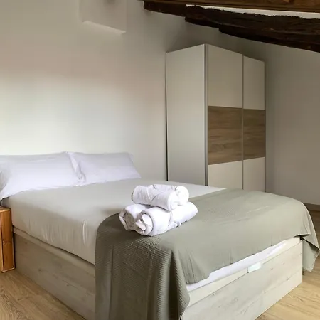 Precioso Atico En Casco Viejo Homestay *