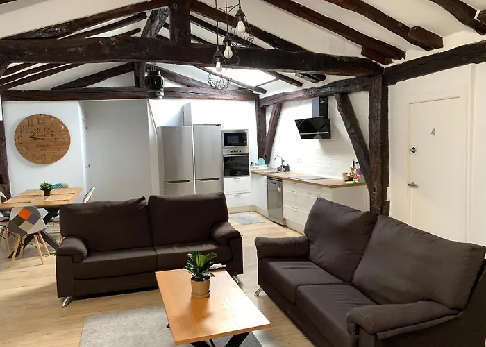 Precioso Atico En Casco Viejo *